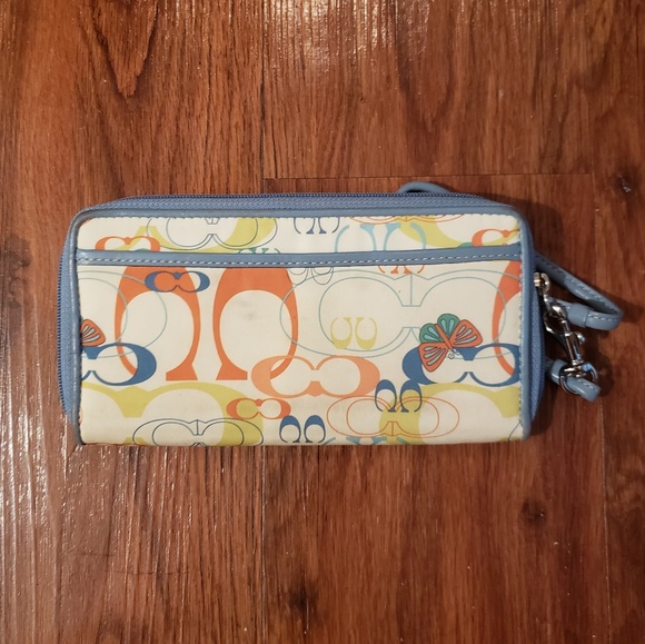 Large Coach Wristlet Wallet - Picture 2 of 6